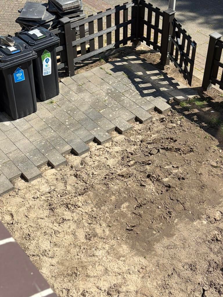 Gratis tegels 15m2 +/-, Ophalen, Zo goed als nieuw, Beton, Terrastegels