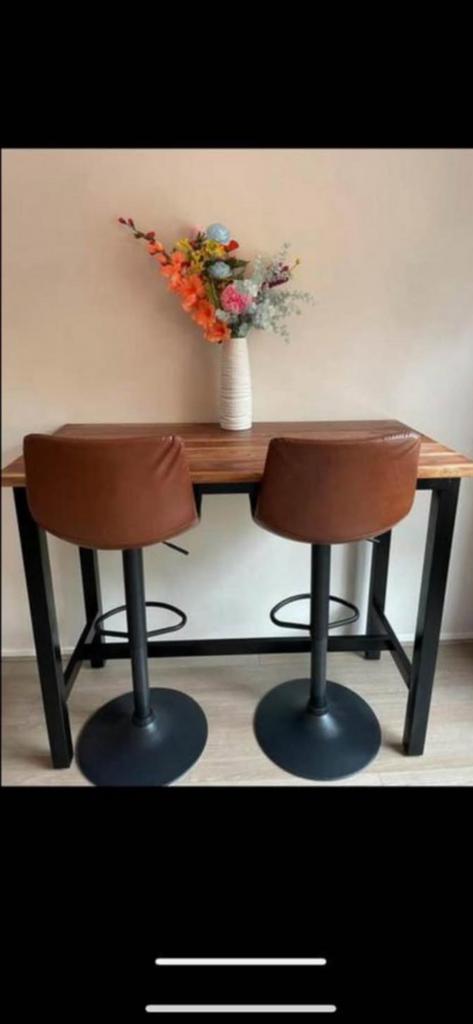 Bartafel met krukken, Ophalen, Zo goed als nieuw