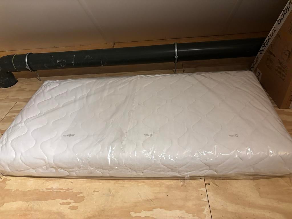 Matras met beschermer 70 x 140 cm, Ophalen, 190 cm of minder, Zo goed als nieuw, Matras