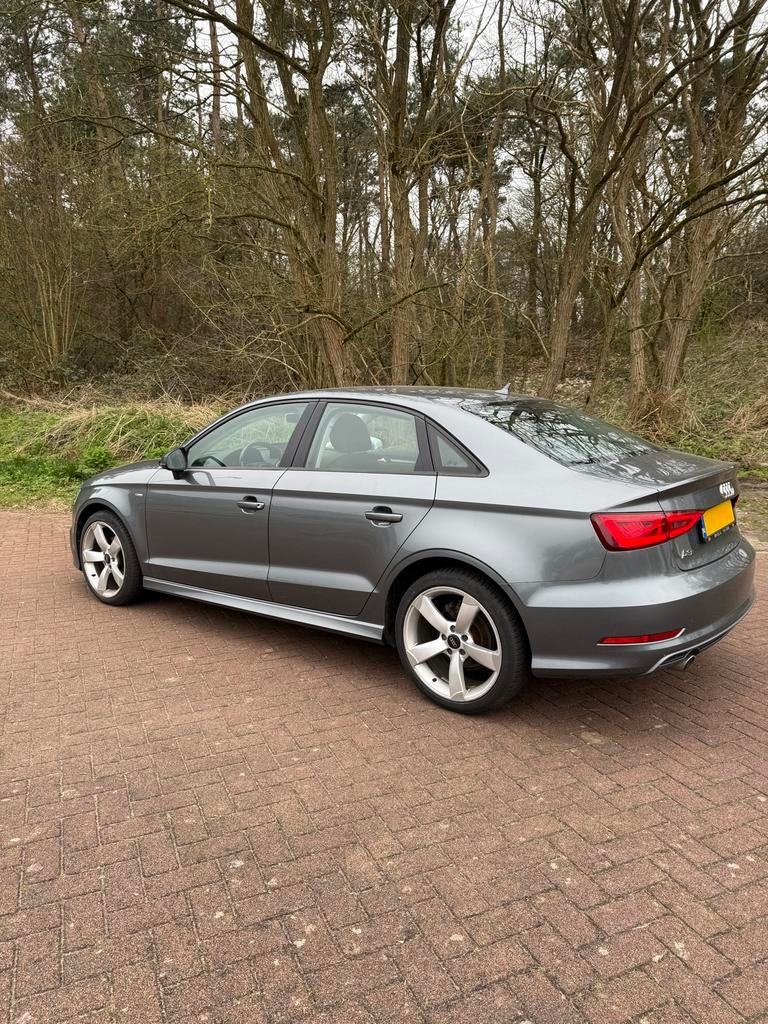 Audi A3 1.6 TDI 81KW Sedan 2016 Grijs, Auto's, Audi, Voorwielaandrijving, 4 cilinders, 125 €/maand, Sedan