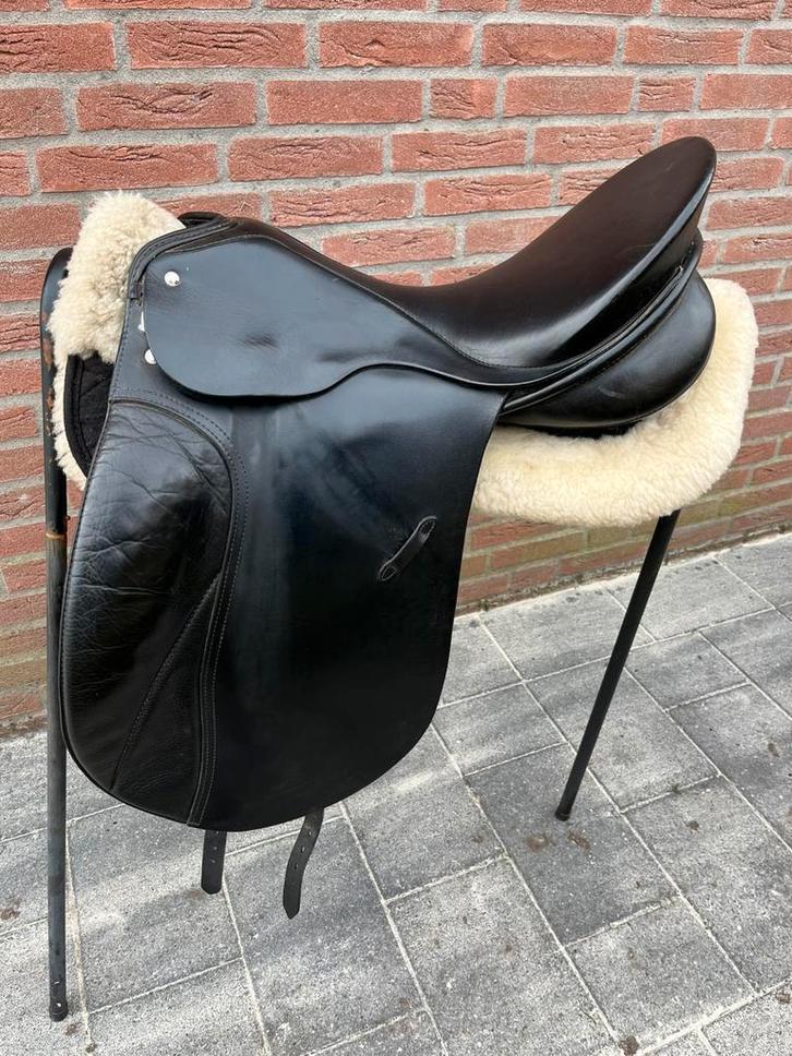 Passier 18 inch dressuurzadel, Dieren en Toebehoren, Paarden en Pony's | Zadels, Zo goed als nieuw, Dressuur, Ophalen of Verzenden