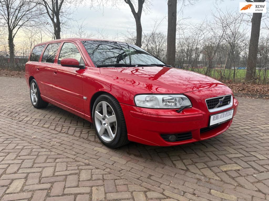 Volvo V70 2.5 R, 300 pk automaat, Passion Red, schuifdak, 17, Auto's, Volvo, 2521 cc, Vierwielaandrijving, Parkeersensor, Geïmporteerd