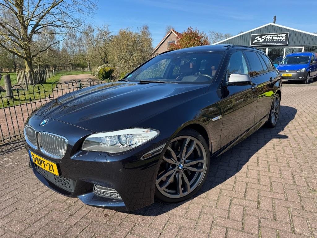 Bmw 5-SERIE M550XD *Topstaat!!Massage*Softclose*Stand kachel, Auto's, Automaat, Gebruikt, Euro 6, 2993 cc