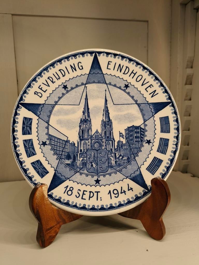 Wandbord ter ere van bevrijding Eindhoven 1944, Nederland, Overige soorten, ?, ?