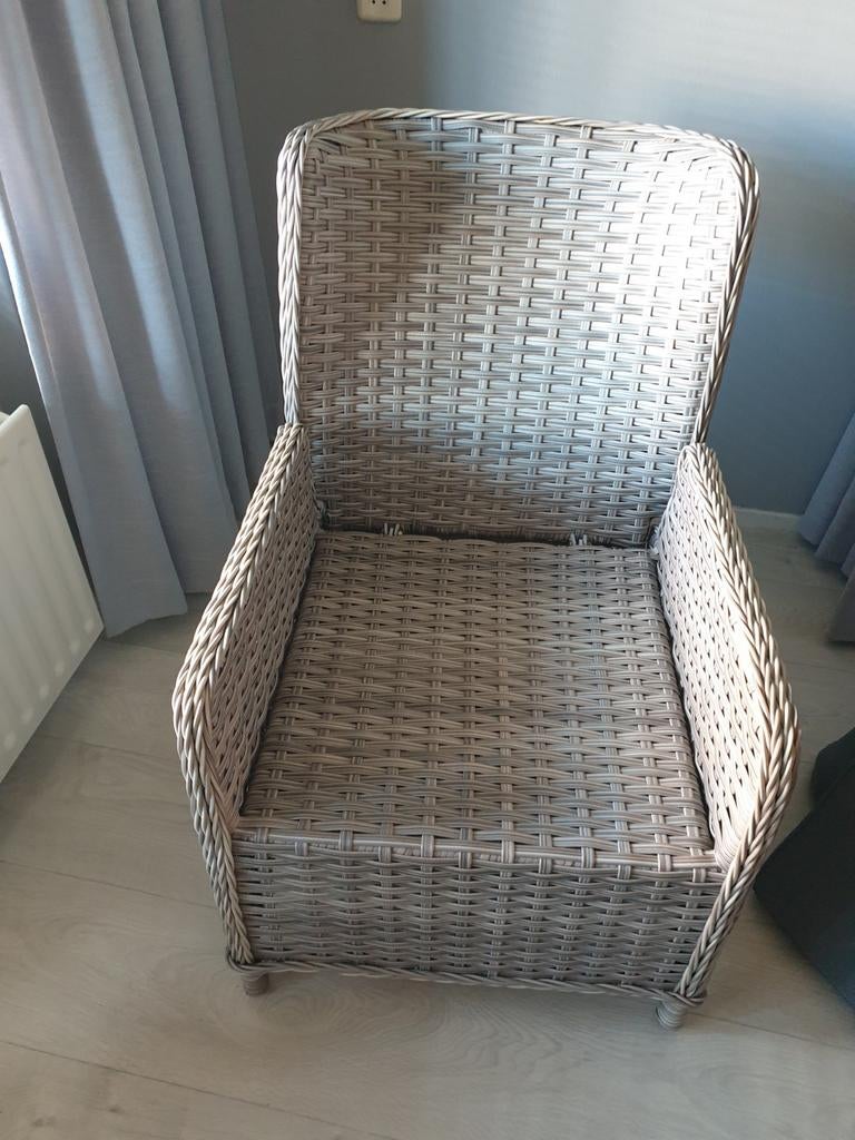 Tuinstoel  met voetenbank, Ophalen, Zo goed als nieuw, Wicker