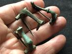 Bodemvondst 3 Romeinse FIBULA'S 1800jr oude mantelspelden!, Ophalen of Verzenden