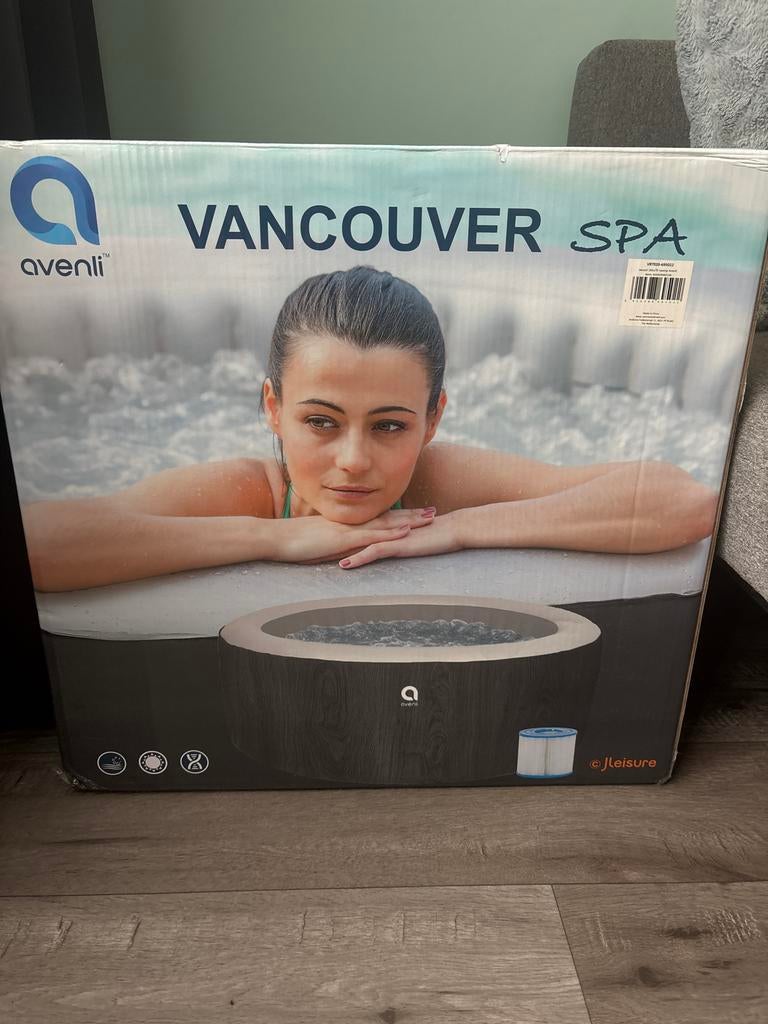 Avenli Vancouver opblaasbare spa jacuzzi met afdekzeil, Ophalen, Zo goed als nieuw, Afdekzeil, Opblaasbaar