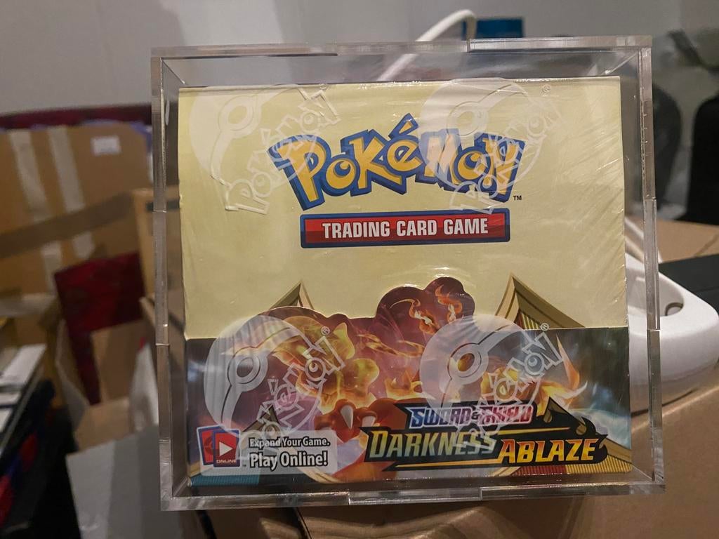 Darkness Ablaze Booster Box, Hobby en Vrije tijd, Verzamelkaartspellen | Pokémon, Ophalen of Verzenden, Zo goed als nieuw, Boosterbox
