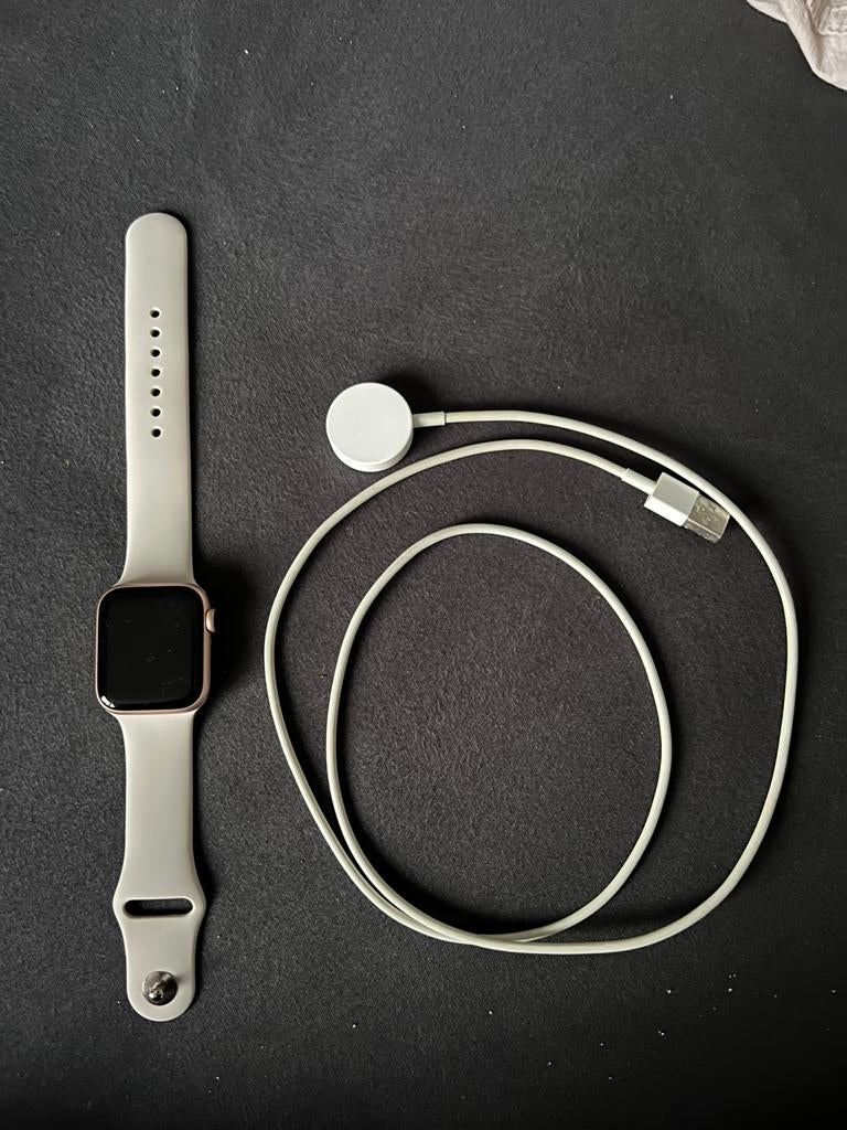 Apple watch series 4 40mm kast rose goud, Sieraden, Tassen en Uiterlijk, Smartwatches, Gebruikt, IOS, Ophalen of Verzenden, Hoogte