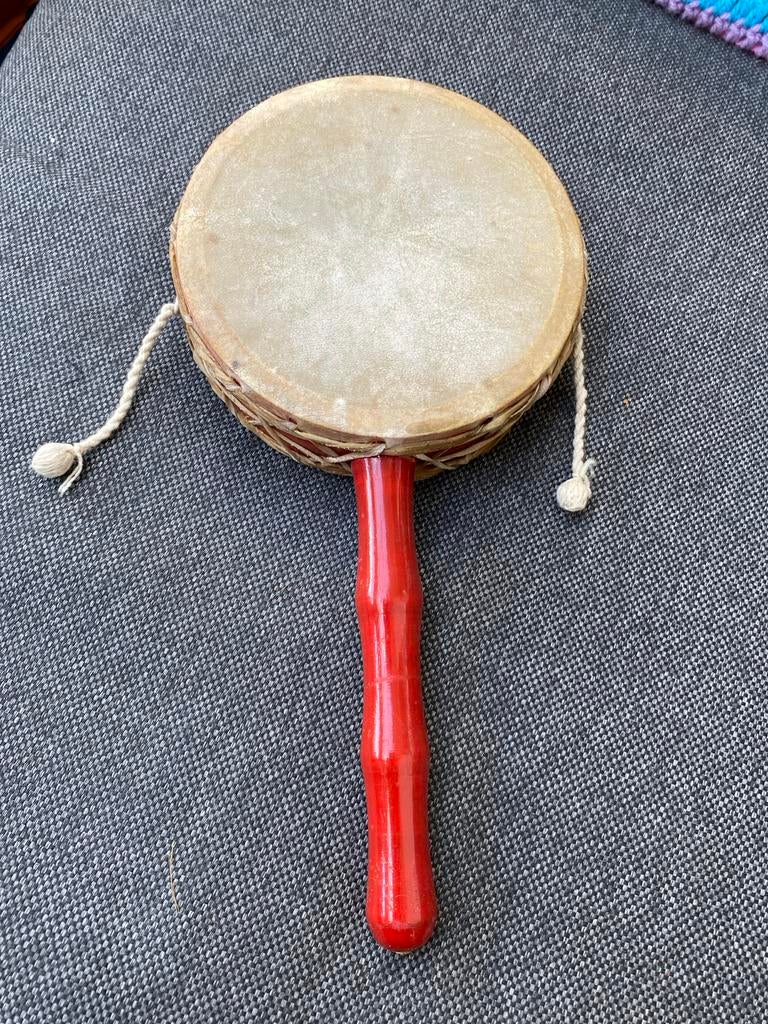 Handtrommel met stokje - Traditioneel muziekinstrument, Ophalen of Verzenden, Gebruikt, Overige merken
