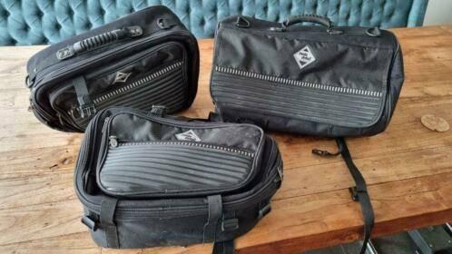 ruime 3 delige Moto Detail tassenset; slechts 55,- euro, Motoren, Accessoires | Koffers en Tassen, Gebruikt, Ophalen of Verzenden