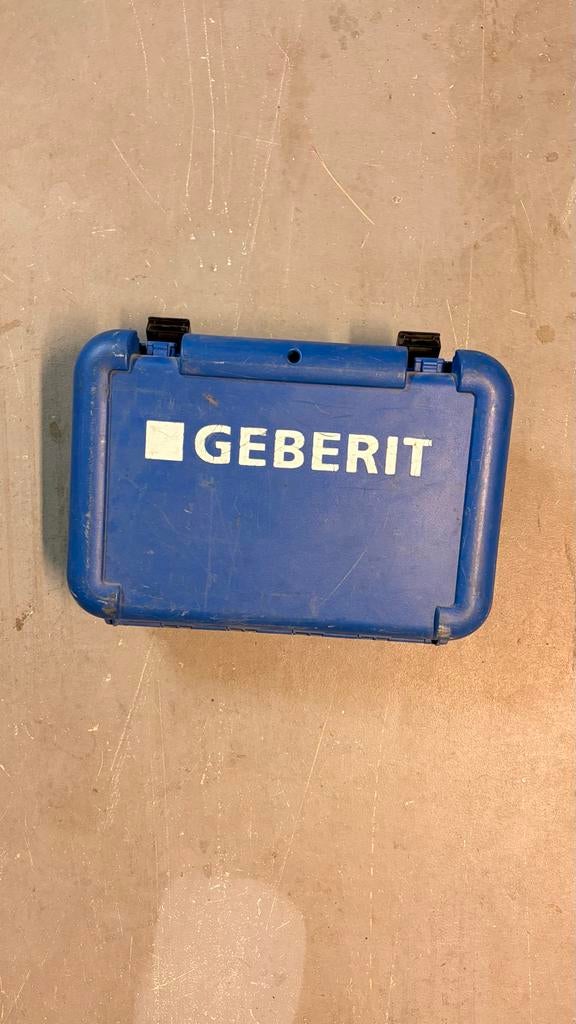 Geberit koffer met persbek 54, Ophalen, Gebruikt