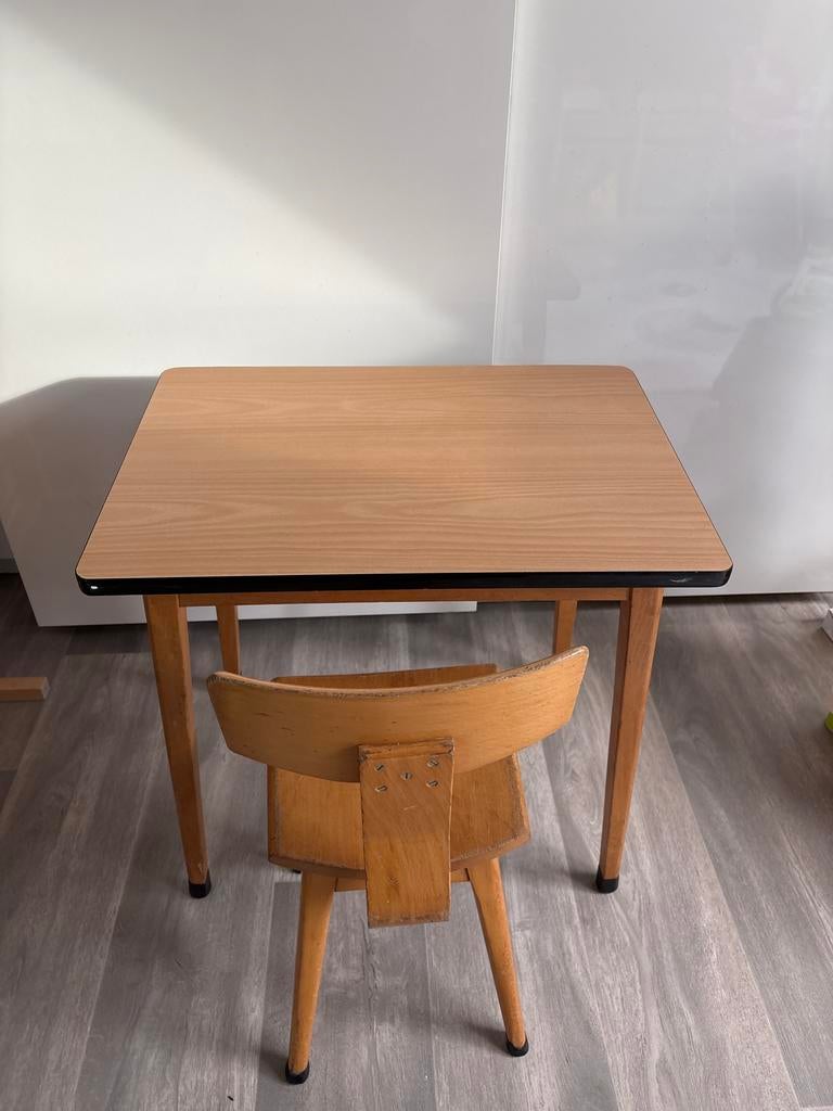 Kleuter tafeltje met stoeltje, Kinderen en Baby's, Kinderkamer | Tafels en Stoelen, Ophalen, Gebruikt, Tafel(s) en Stoel(en)