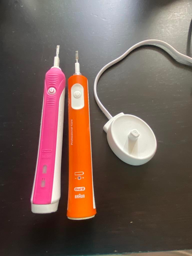 Oral B tandeborstel, Ophalen of Verzenden, Zo goed als nieuw, Tandenborstel