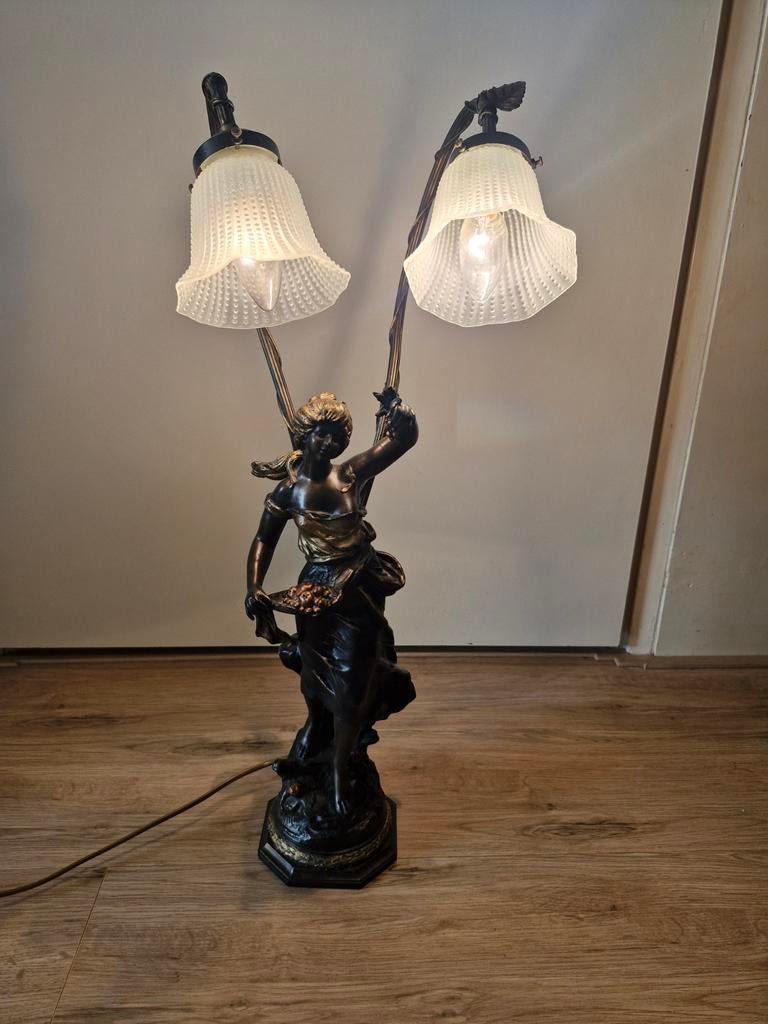 Prachtige bronzen art nouveau gesigneerd lamp, Antiek en Kunst, Antiek | Lampen, Ophalen of Verzenden