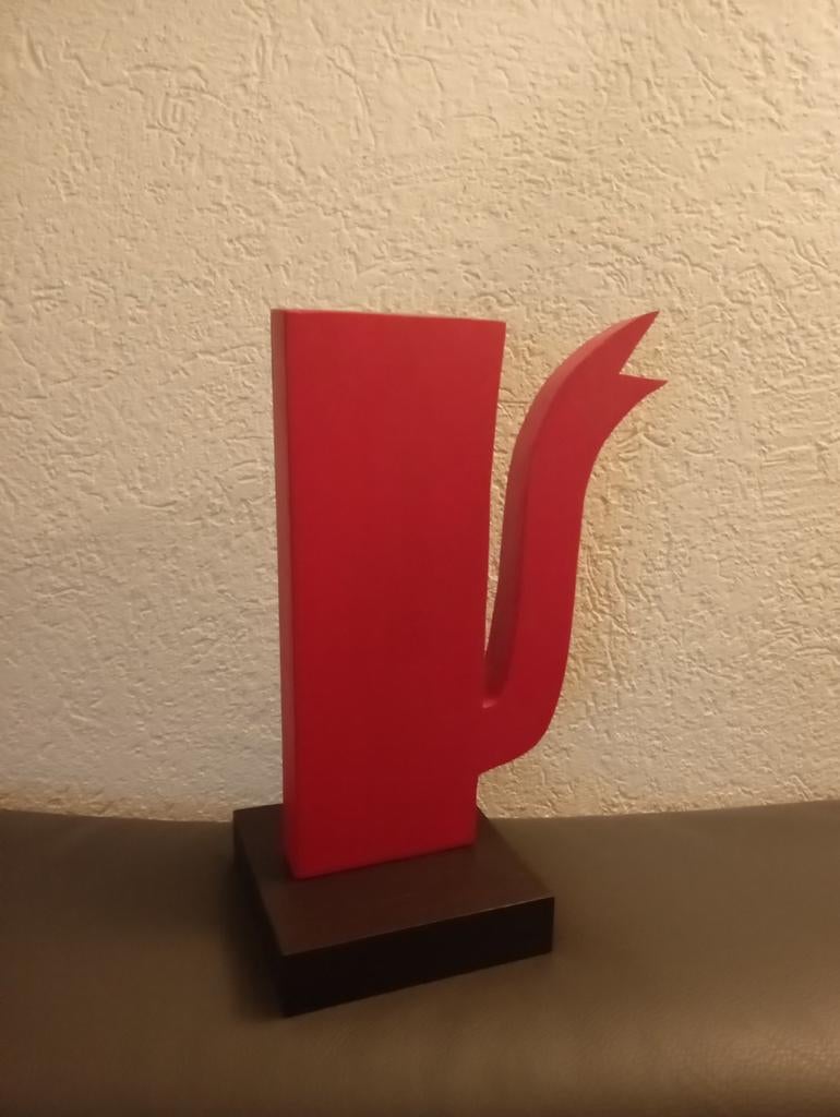 Klaas Gubbels - Koffiepot sculptuur, rood, gesigneerd, Antiek en Kunst, Houtsnijwerk, Handgemaakt, Ophalen of Verzenden, 20 - 50 cm
