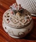Vintage Porseleinen Sieradendoosje met 3D Bloemen, Ophalen of Verzenden