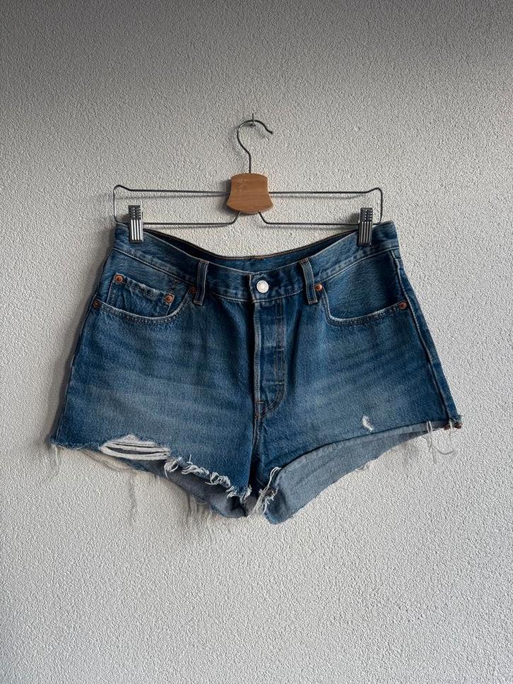 Levi’s 501 blauw denim short, Kleding | Dames, Spijkerbroeken en Jeans, Zo goed als nieuw, W28 - W29 (confectie 36), Blauw, Ophalen of Verzenden