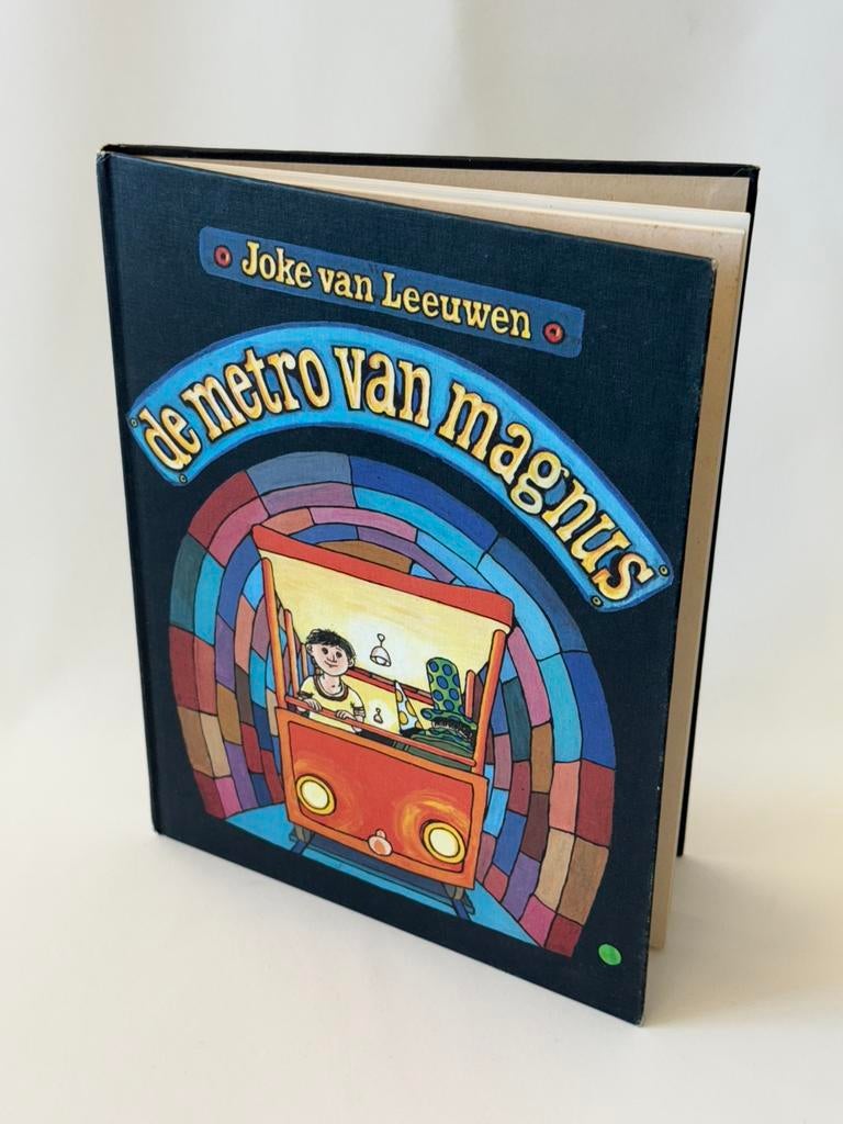 Kinderboek van Joke van Leeuwen, De Metro van Magnus, Boeken, Ophalen of Verzenden, Gelezen, Joke van Leeuwen, Fictie