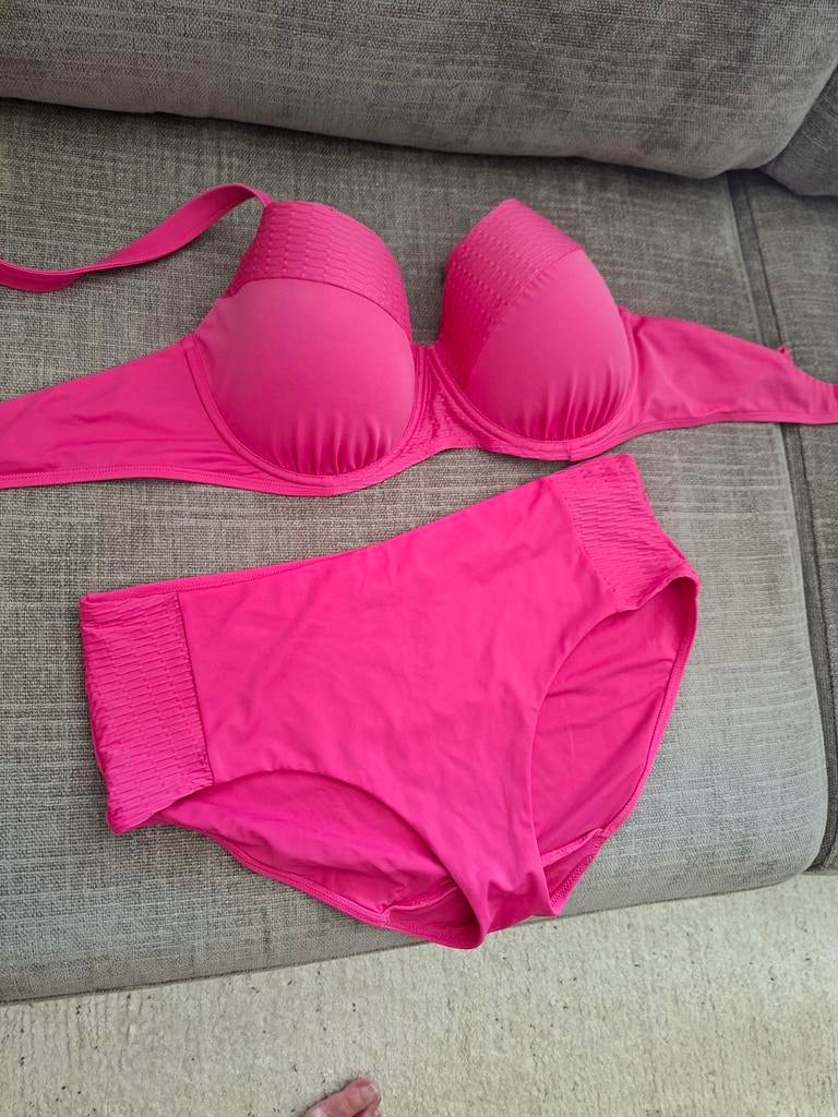 Livera Bikini Maat 85E en broekje maat 44 Fuchsia, Ophalen of Verzenden, Zo goed als nieuw, Roze, Bikini