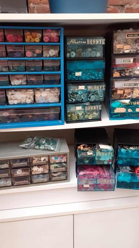 Groot assortiment fournituren, Ophalen, Zo goed als nieuw