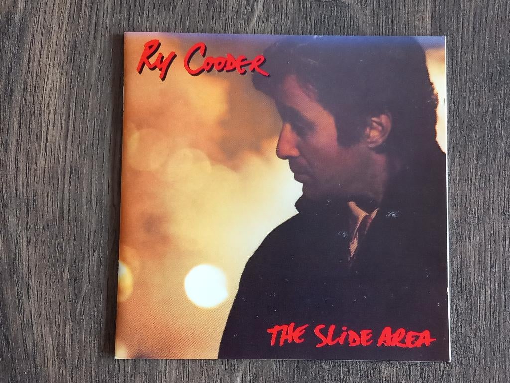CD  Ry Cooder - The slide area (1982)  **VERZ/OPH**, Ophalen, Zo goed als nieuw, Overige genres