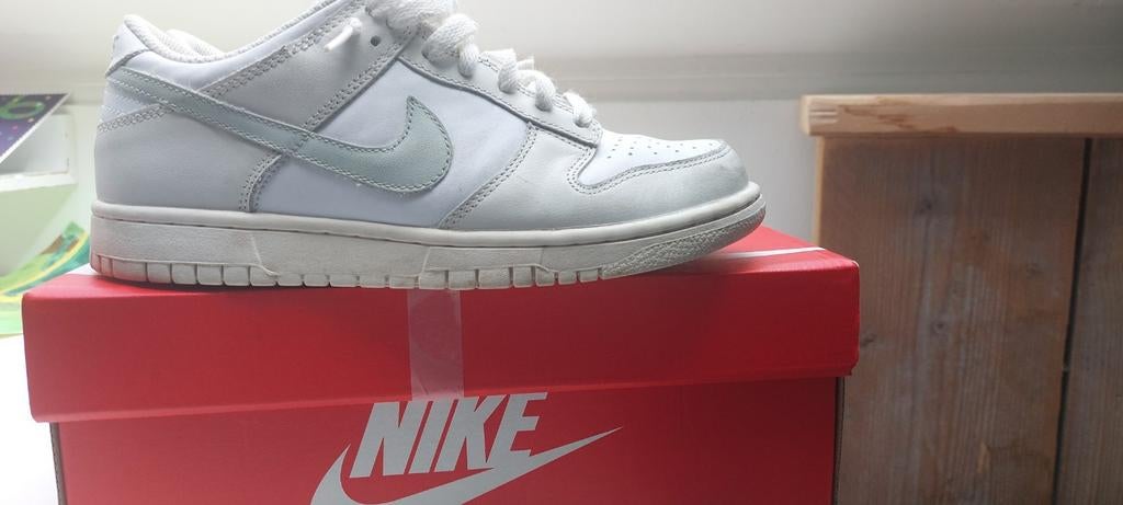 Mooie nette Nike dunk low schoenen maat 38,5, Jongen of Meisje, Schoenen, Ophalen of Verzenden, Zo goed als nieuw