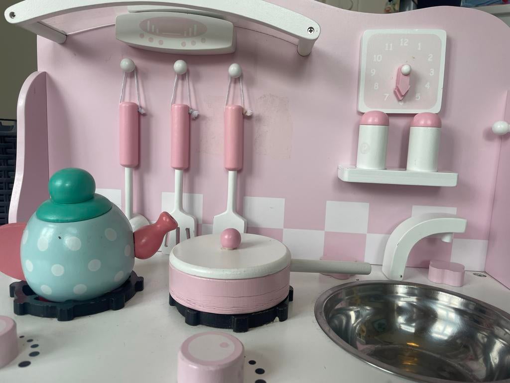 Roze houten speelkeuken met accessoires, Ophalen of Verzenden, Gebruikt, Hout, Speelkeuken