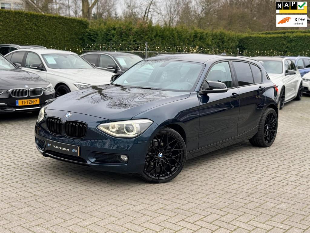 BMW 1-serie 116i Business Urban|Carplay|18 inch M|Navigatie|, Auto's, 1-Serie, Euro 5, Gebruikt, 4 cilinders