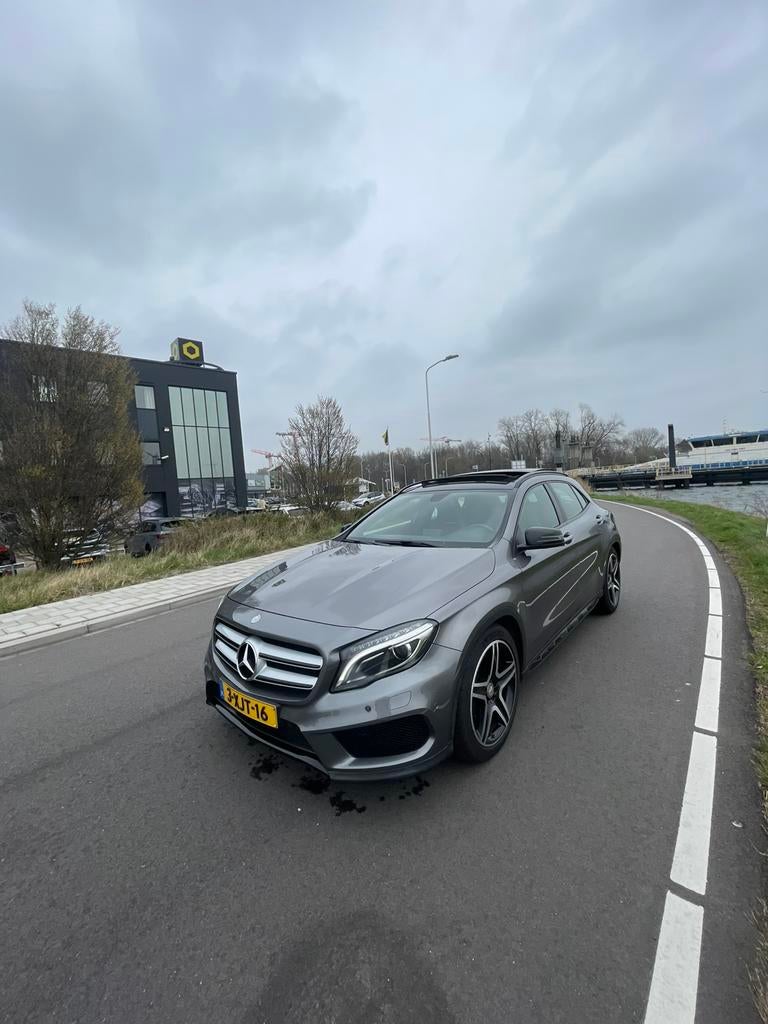 Mercedes-Benz GLA 200 Aut7 AMG LINE Camera, Parksensor, Pano, Auto's, Mercedes-Benz, 156 pk, 715 kg, Particulier, 1335 kg
