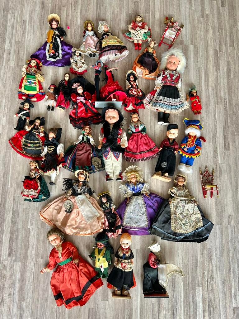 Vintage antieke klederdracht poppen uit verschillende landen, Verzamelen, Poppen, Ophalen of Verzenden, Gebruikt, Pop