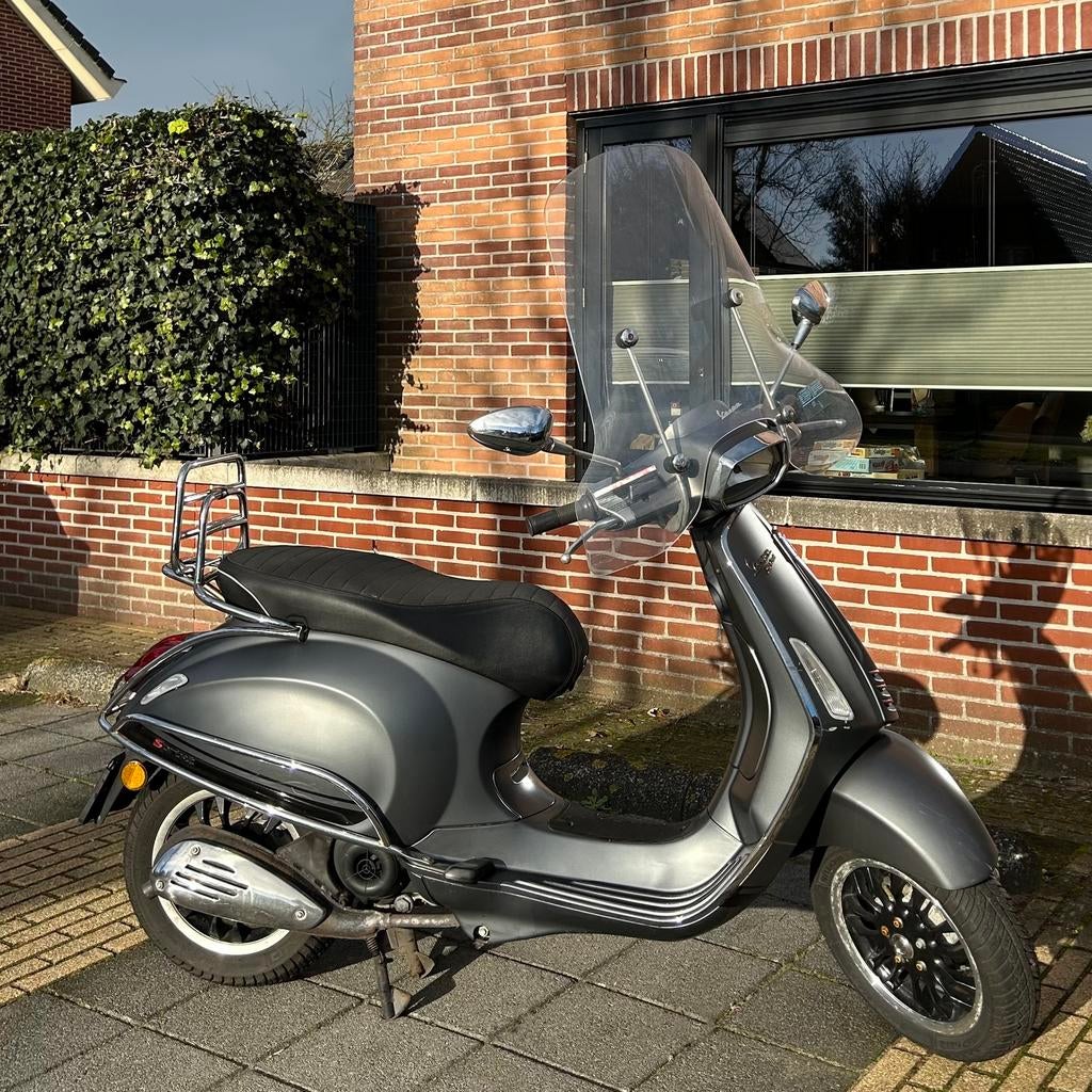 Vespa Sprint S Brom - Mat Grijs, Fietsen en Brommers, Scooters | Vespa, Ophalen, Maximaal 45 km/u, Vespa S, Zo goed als nieuw