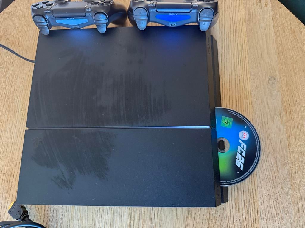 PS4 inclusief FC 26 en 2 controllers, Spelcomputers en Games, Spelcomputers | Sony PlayStation 4, Met 2 controllers, Ophalen of Verzenden