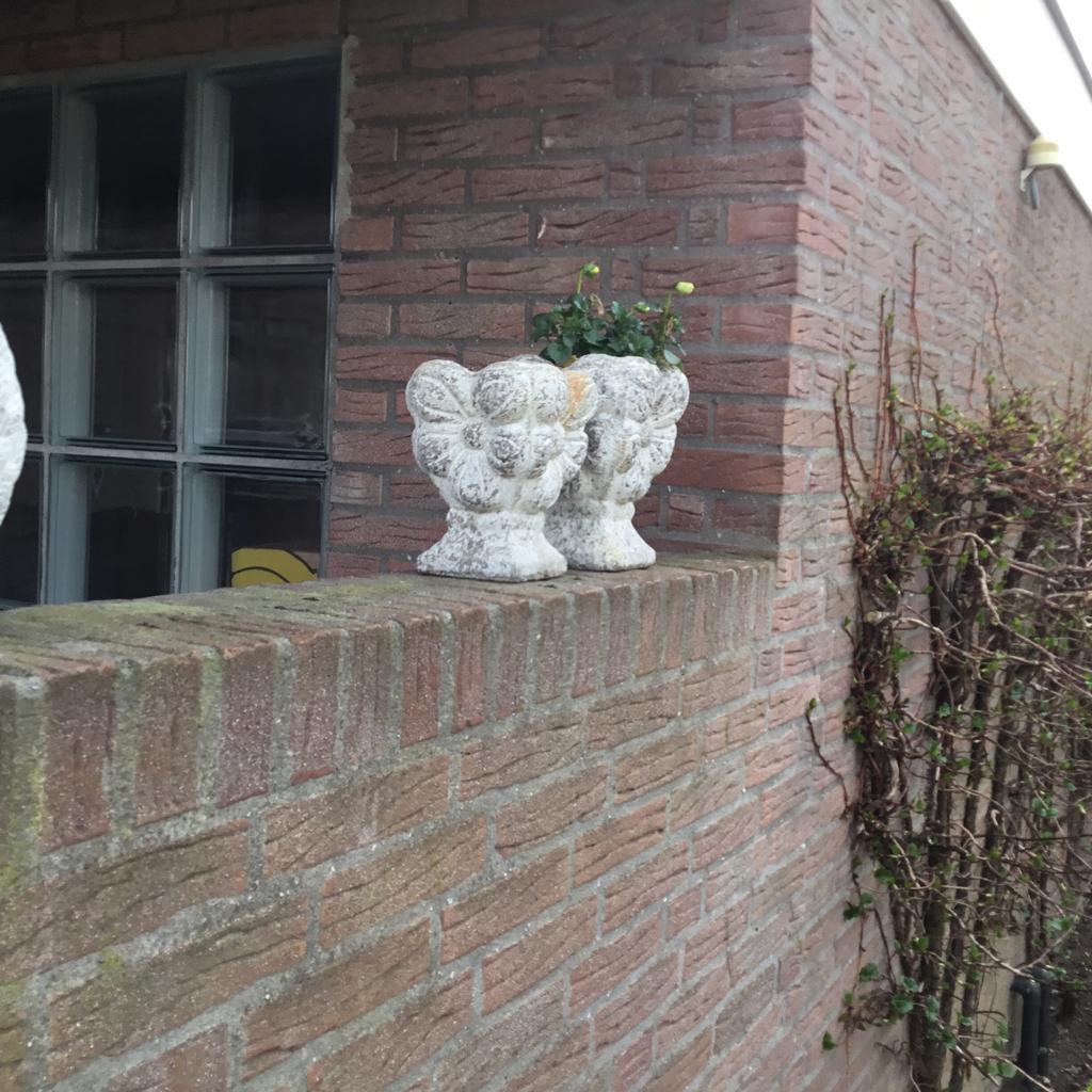 Grote en kleine witte stenen bloemenpot, Steen, Vierkant, Ophalen of Verzenden, Zo goed als nieuw