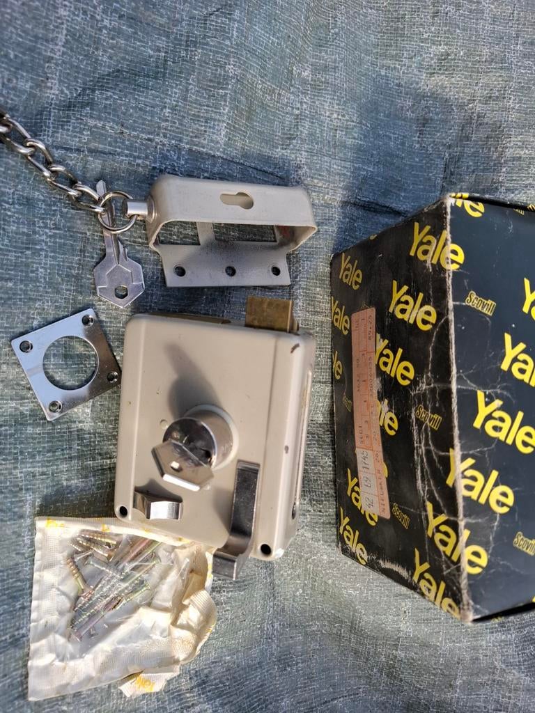 Yale Veiligheidsslot met Ketting en Sleutels, Ophalen of Verzenden, Gebruikt, IJzer, Slot