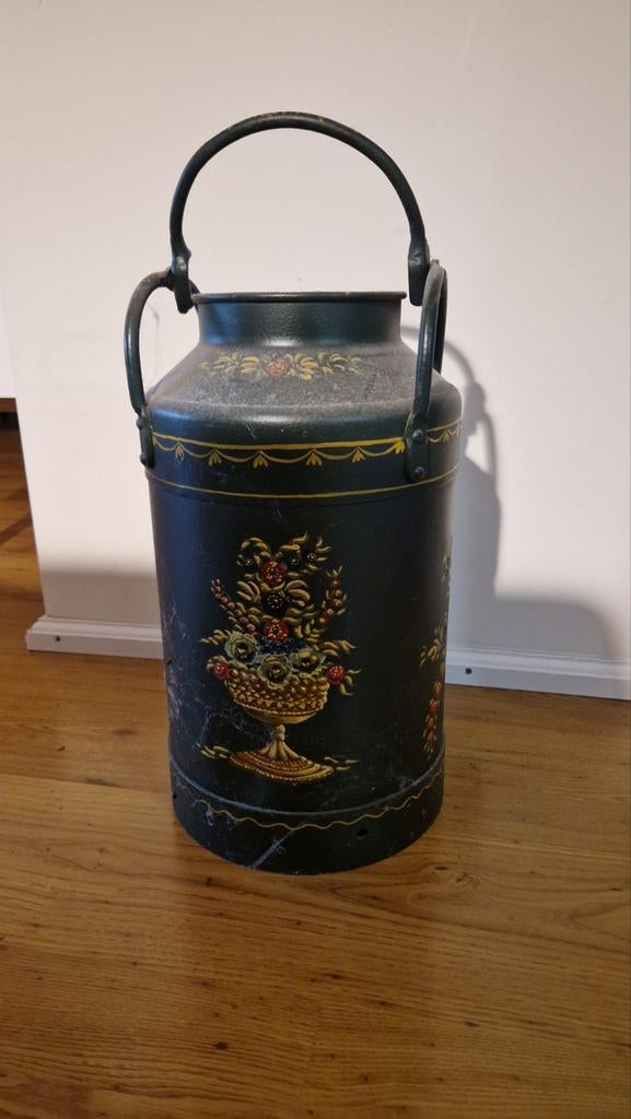 Een prachtig beschilderde melkbus in Hindelopen stijl, Ophalen, Zo goed als nieuw