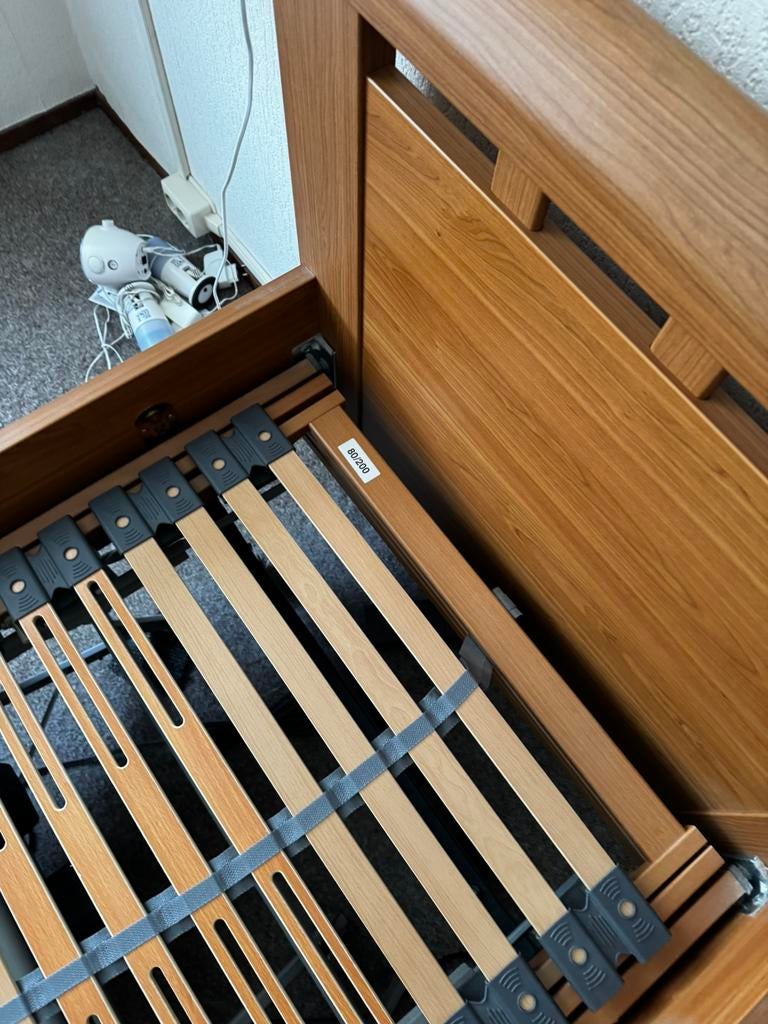 Senioren/zorg bed. Z.g.a.n, Ophalen, 90 cm, Eenpersoons, Bruin