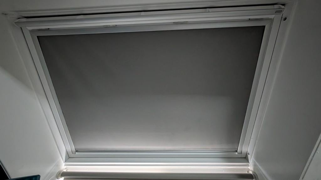 Velux zonwerend/verduisterend rolgordijn, Huis en Inrichting, Ophalen of Verzenden, Zo goed als nieuw, 50 tot 100 cm, Minder dan 100 cm