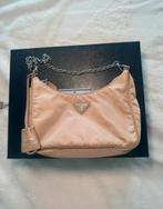 Prada re-edition 2005 schoudertas met leren details, Ophalen, Zo goed als nieuw, Beige, Handtas