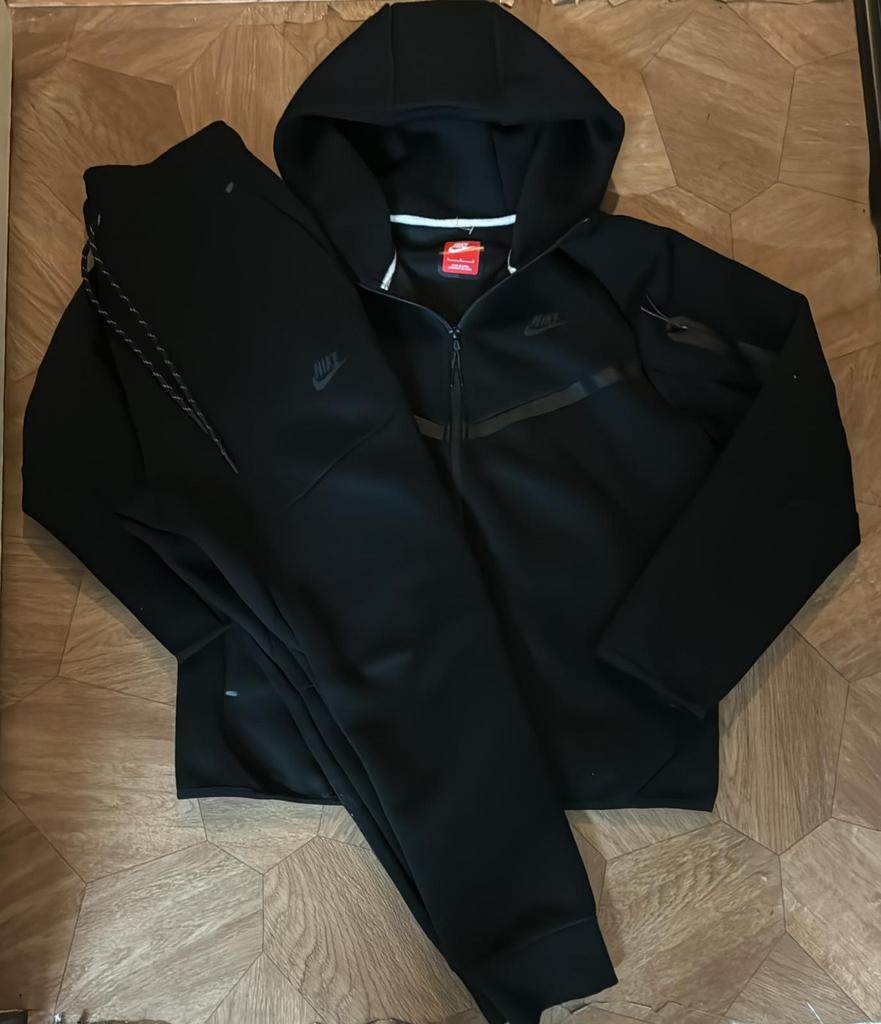Nike tech fleece, Ophalen of Verzenden, Zo goed als nieuw, Maat 56/58 (XL), Zwart