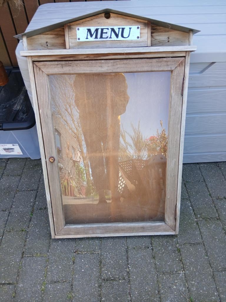 Houten menukaart display met glazen deur, Ophalen, Gebruikt, Gebruiksvoorwerp