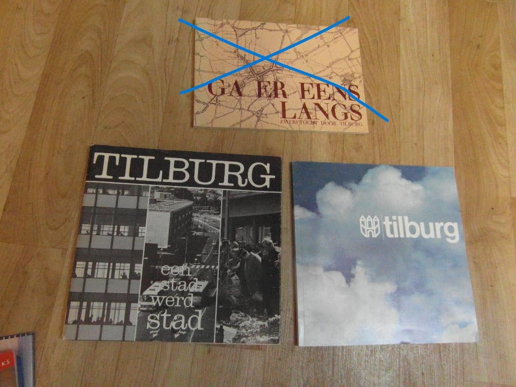 1- 2 boekjes Tilburg werd 'n stad; Tilburg hart van Brabant, Ophalen of Verzenden, Gelezen, Gemeente Tilburg, Noord-Brabant