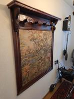 Antieke houten kapstok met stoffen borduurwerk, Huis en Inrichting, Wandkapstok, Gebruikt, 100 tot 150 cm, Ophalen of Verzenden