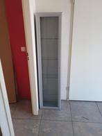 Slanke hangende vitrinekast met glazen planken, Minder dan 50 cm, Ophalen of Verzenden, Glas, Minder dan 25 cm