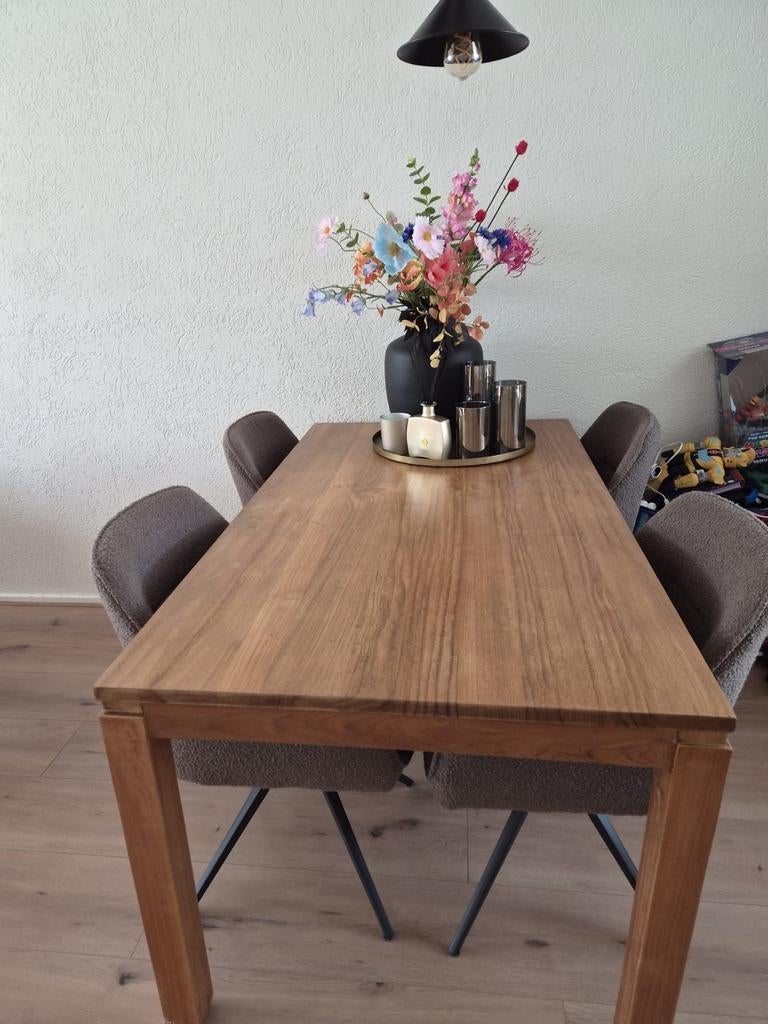 Eettafel en dressoir, Ophalen