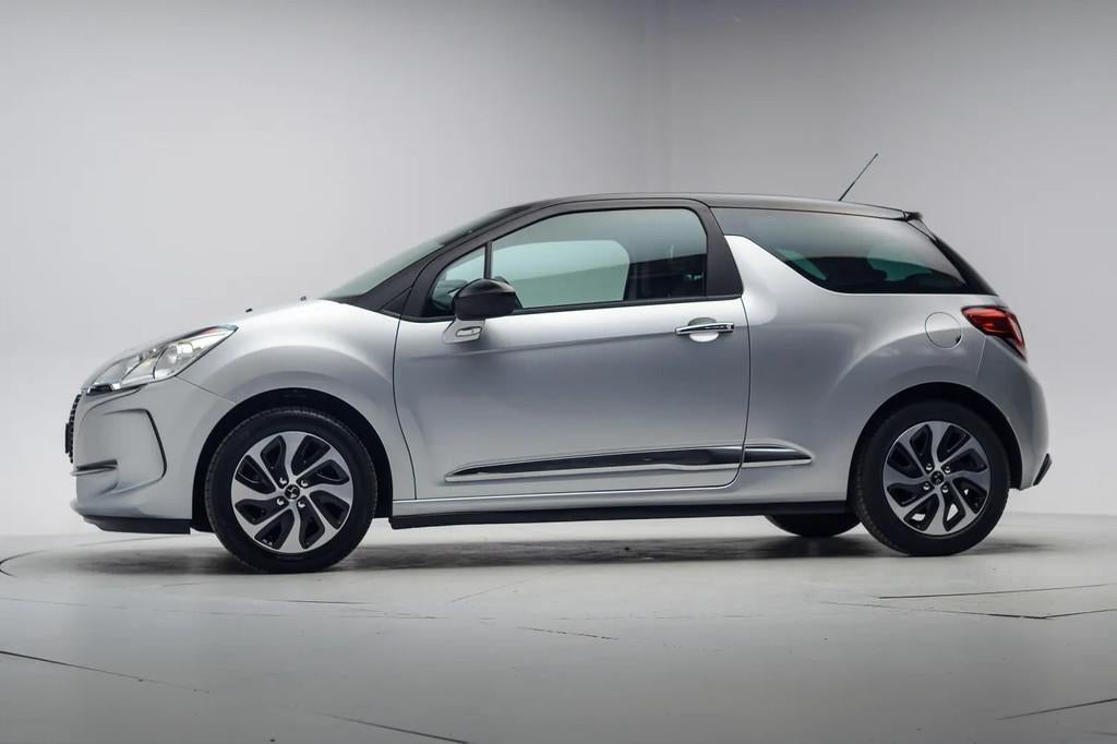 DS DS 3 1.2 PureTech So Chic [ Distributie vv bij 61000km! ], Auto's, Gebruikt, 31 €/maand, 1199 cc, Parkeersensor