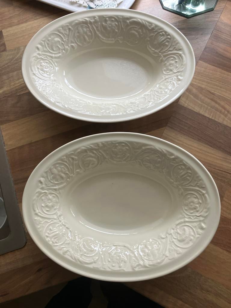 Twee Wedgwood Patrician ovale schalen, Huis en Inrichting, Ophalen, Gebruikt, Schaal of Schalen, Wedgwood