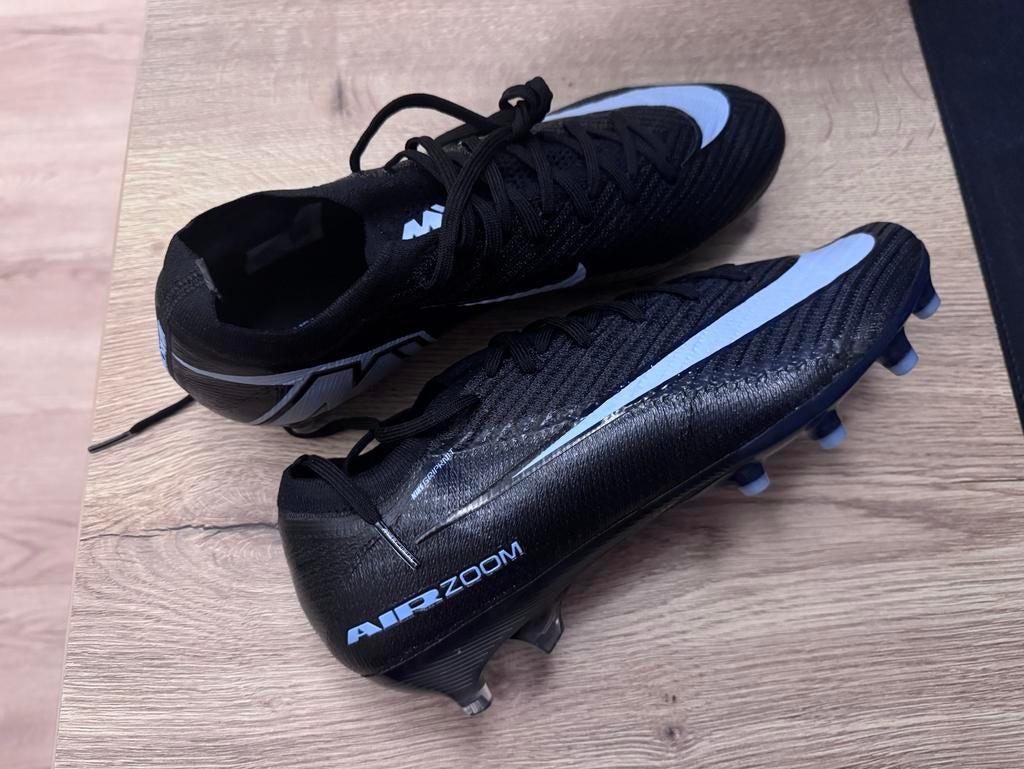 Nike Air Zoom Mercurial Vapor 16 Elite Zwart/Blauw Maat 42.5, Ophalen, Schoenen, Maat L, Zo goed als nieuw