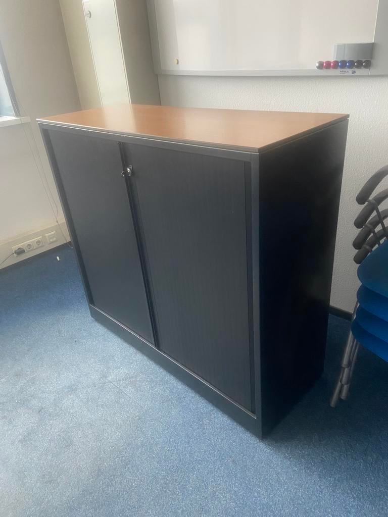 Degelijke nette roldeurkast, 3 schappen, 107x120x45 cm, Ophalen, 100 tot 150 cm, 100 tot 150 cm, Zo goed als nieuw