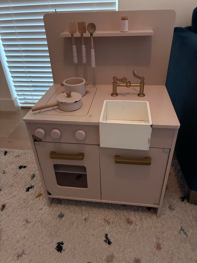 Roze speelkeuken met accessoires, Ophalen of Verzenden, Gebruikt, Hout, Speelkeuken